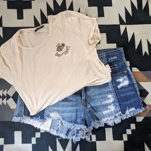 🌞Free with purchase🌞Bee tee